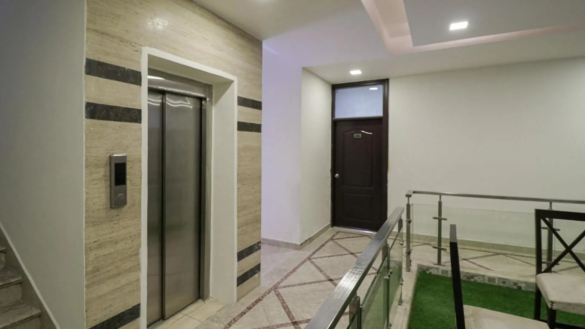 Collection O Radiant Inn Gurgaon 4*,  India