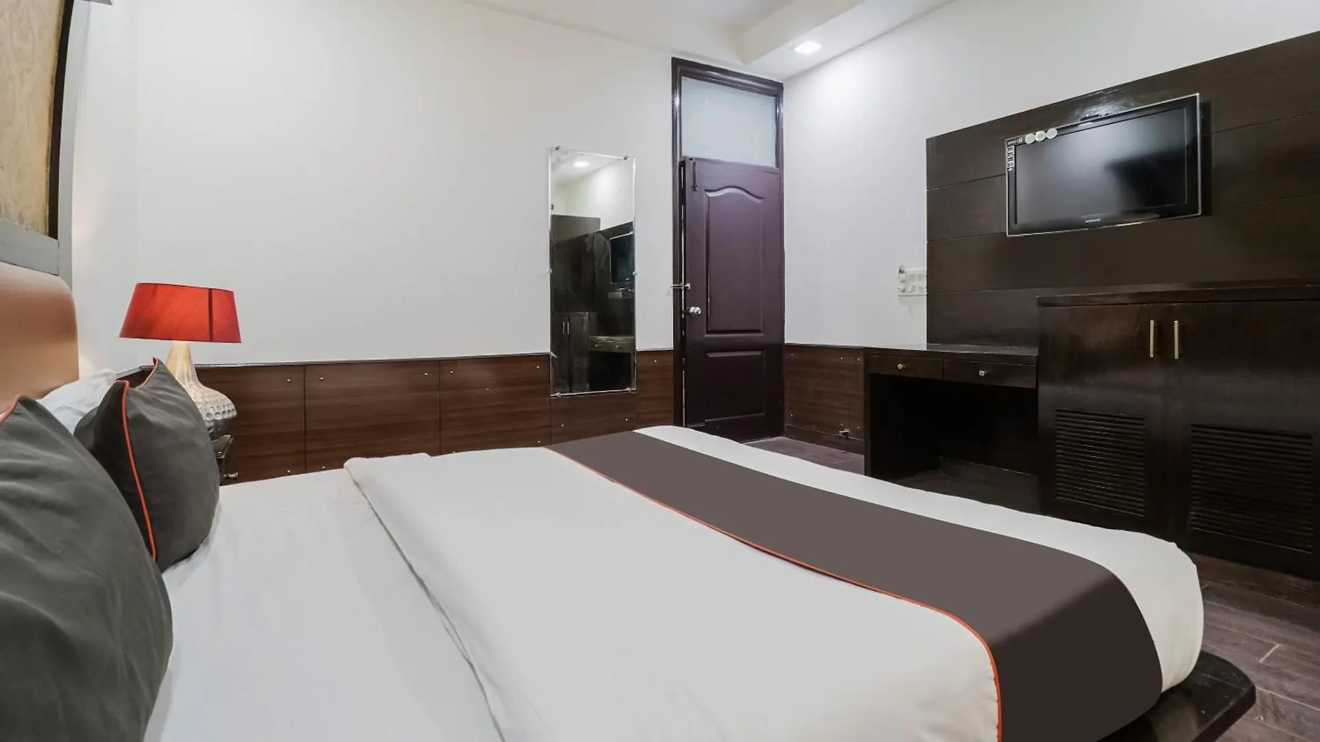 Collection O Radiant Inn Gurgaon Hotel