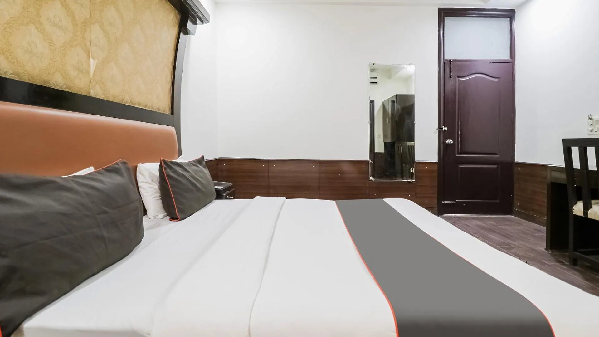 Collection O Radiant Inn Gurgaon Hotel